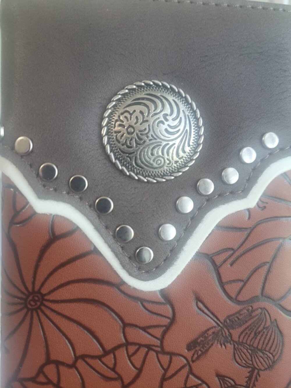 Bifold Wallet Embossed Western Style Vegan Leather Brown W/Medallion & Studs - Picture 4 of 6